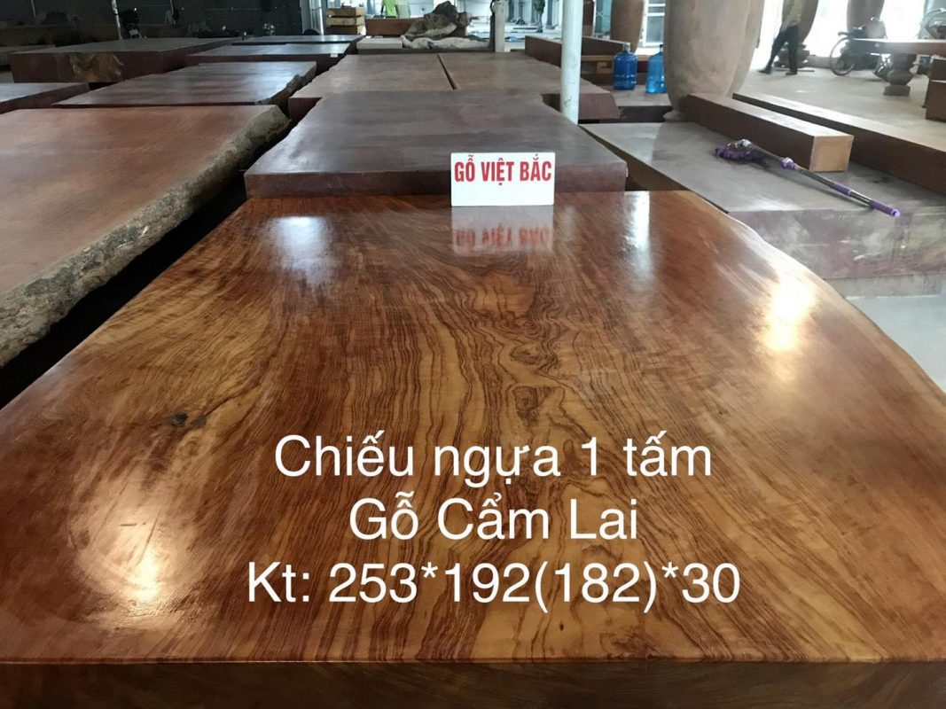 Giá chiếu ngựa gỗ Cẩm nguyên khối tại Vĩnh Phúc 1