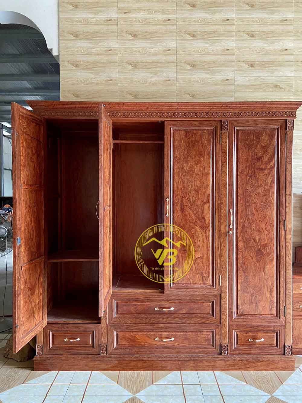 Tủ 4 cánh 3 buồng Gỗ Cẩm Lai GTBP156 2