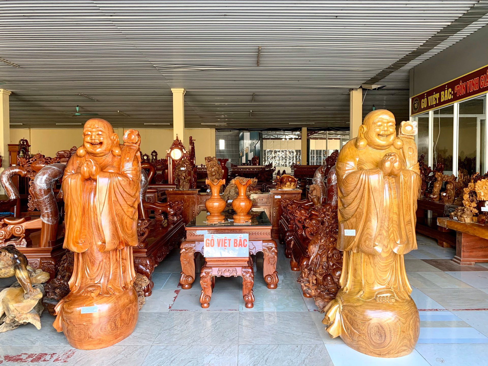 Cửa hàng Showroom gỗ nội thất tại Vĩnh Yên Vĩnh Phúc 2