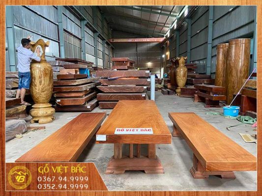Cửa hàng bán bàn ghế gỗ nguyên khối tại Bắc Ninh 1