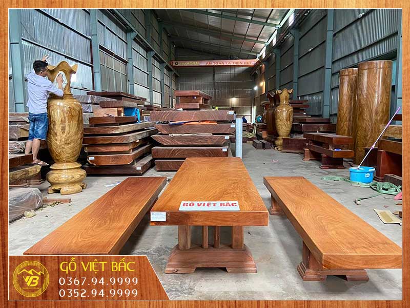 Cửa hàng bán bàn ghế gỗ nguyên khối tại Bắc Ninh 1