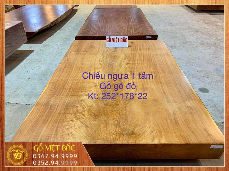 Cửa hàng chiếu ngựa gỗ gõ đỏ tại Bắc Ninh 1